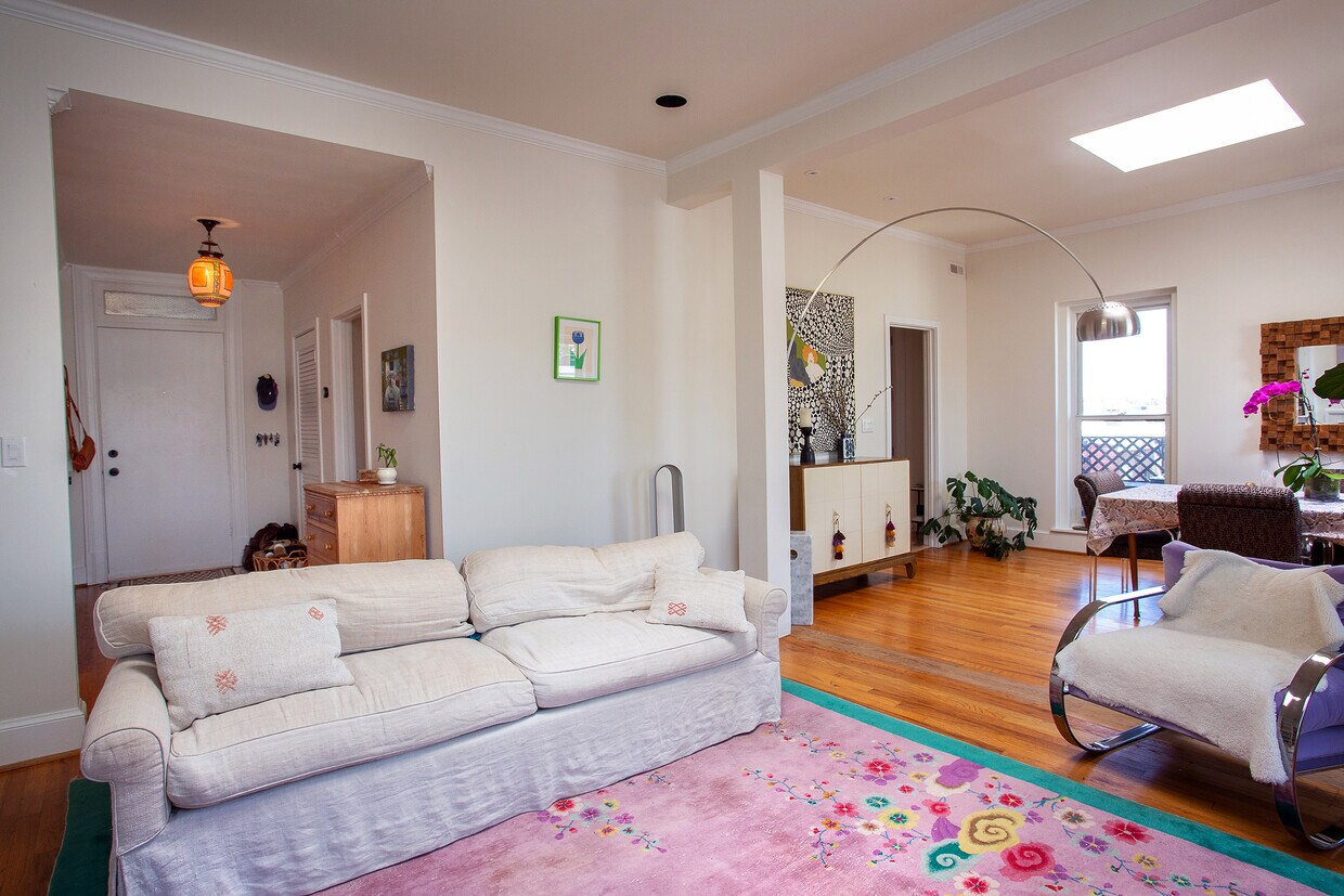 Foto principal - 1915 Calvert St NW