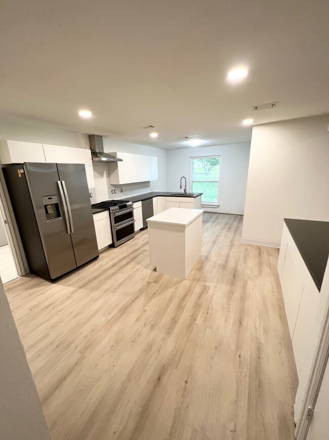 Building Photo - 9241 Markanne Dr