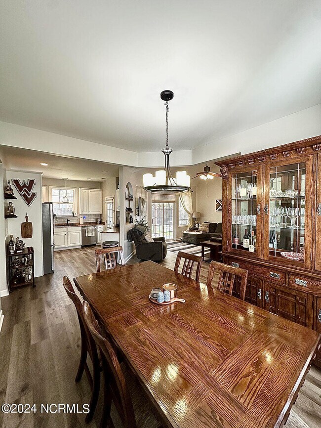 Foto del edificio - 425 N Belvedere Dr