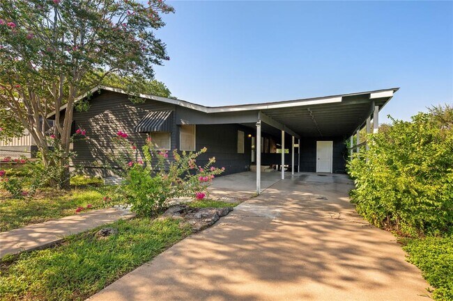 Building Photo - 402 Philco Dr
