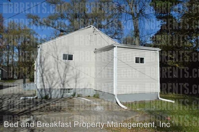 Foto del edificio - 3 br, 1.5 bath House - 4310 Genesee Avenue,
