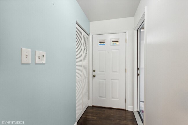 Building Photo - 1771 Warwick Ct