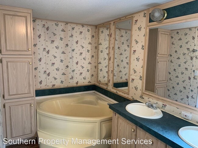 Building Photo - 3 br, 2 bath House - 908 Golf Club Road