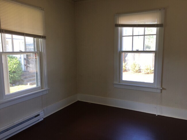 Building Photo - 1635 Mill St