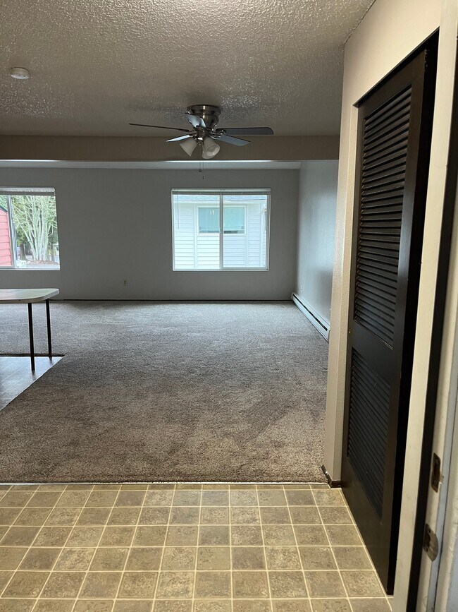 Foto del edificio - 328 91st Ave NE