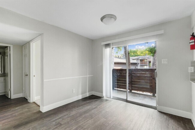 Foto del edificio - Make a Cool Move This Summer – Up to 2 Months Rent-Free!