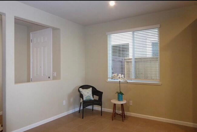 Foto del edificio - 4412 Needlegrass Dr