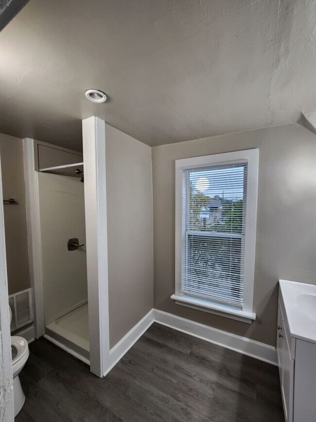 Foto del edificio - 702 S Commercial St