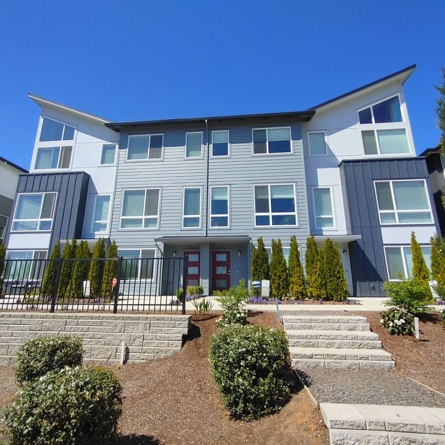 Building Photo - 17215 SW Goldcrest Ln