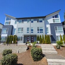 Building Photo - 17215 SW Goldcrest Ln