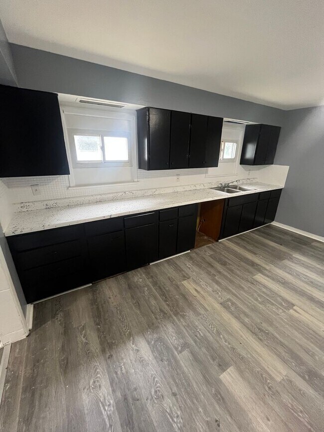 Foto del edificio - SECTION 8 and EDEN Accepted!! Spacious New...