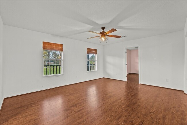 Foto del edificio - 14621 Cedar St