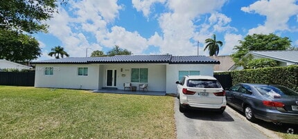 Building Photo - 10901 SW 107th Ave
