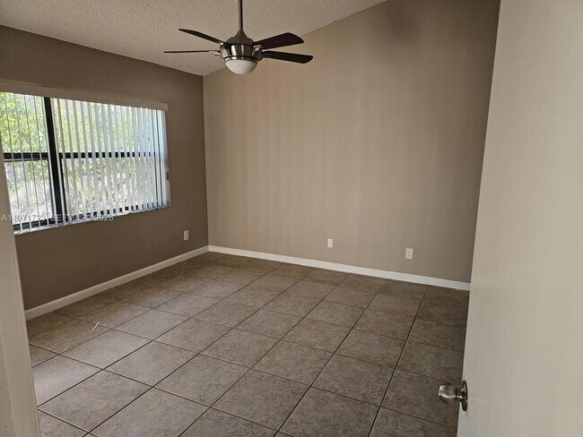 Foto del edificio - 3520 NW 95th Terrace