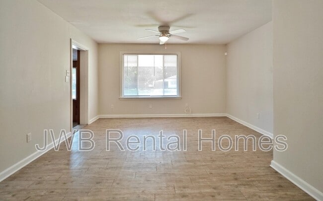 Foto del edificio - 8260 Monmouth Way