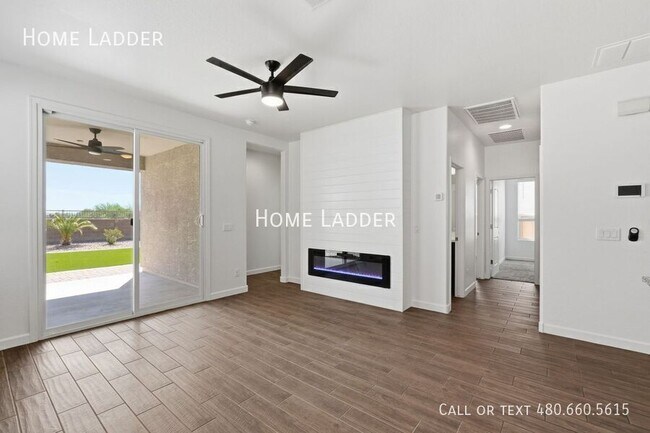 Foto del edificio - 2713 N Camden Dr