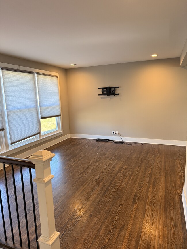 Building Photo - 237 Eisenhower Dr