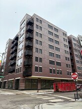 Building Photo - 952 W Carmen Ave