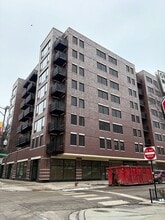 Building Photo - 952 W Carmen Ave