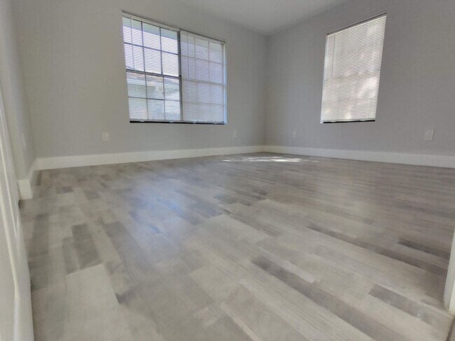 Building Photo - 1316 W 32nd St