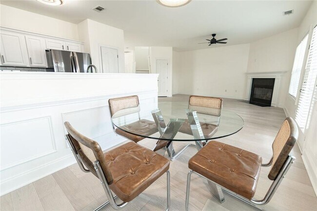 Building Photo - 2070 Cabela Dr