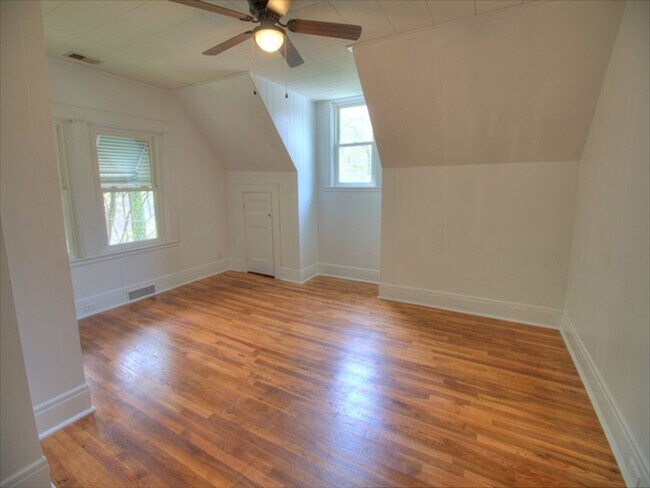 Building Photo - Beautiful 1 bedroom 1 bath home in Lakewoo...