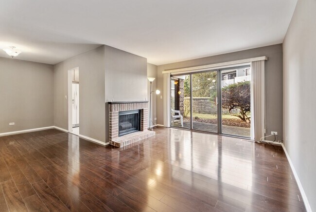 Foto del edificio - 402 Pinetree Ln