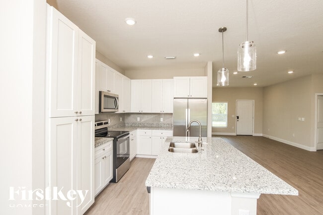 Building Photo - 3155 Tropical Cir SE