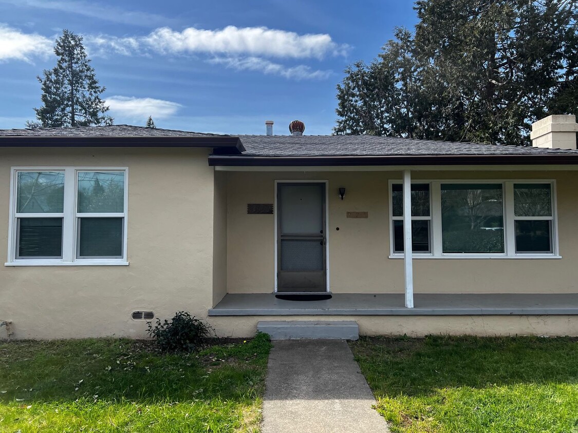 Primary Photo - Recently Remodeled 2-Bedroom, 1-Bathroom H...