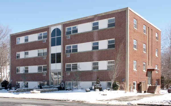 Building Photo - 588 Main St