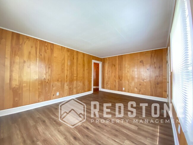 Building Photo - 2 Bed, 1 Bath - House