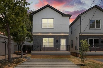 Building Photo - 911 Panama St