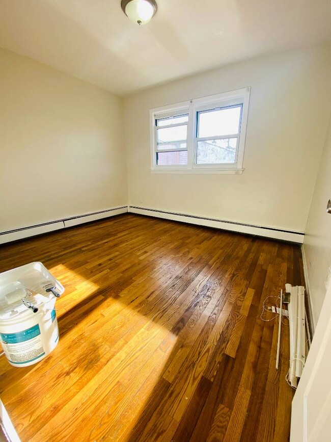Building Photo - 107-14 Rockaway Blvd