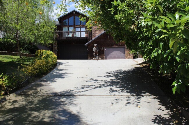Foto del edificio - Unique Bakersfield Home for Rent Bakersfiled Country Club
