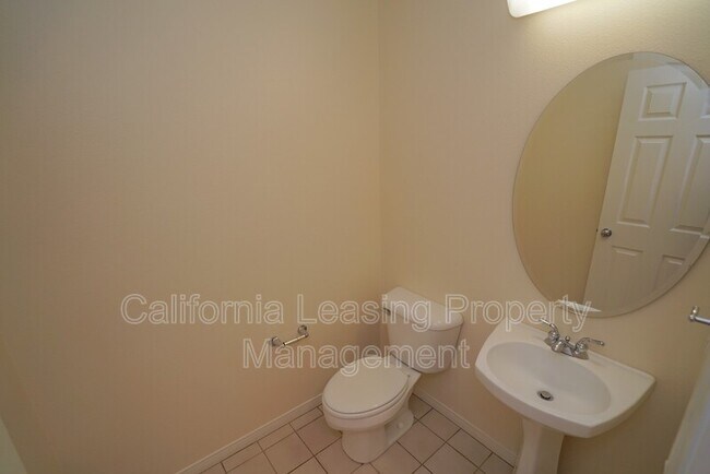 Building Photo - 25707 Holiday Cir