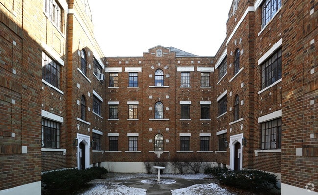 Building Photo - 2622 Victory Pky
