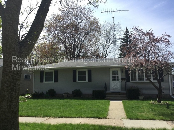 Primary Photo - 3 Bedroom Ranch w/ Hardwood Flooring