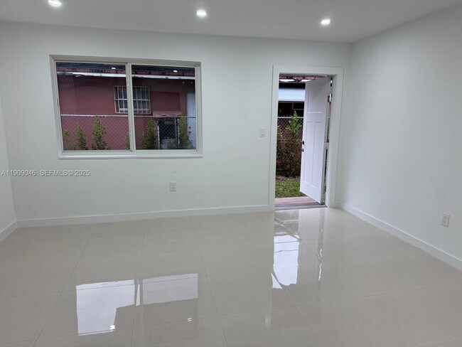 Foto del edificio - 5480 NW 4th Ave