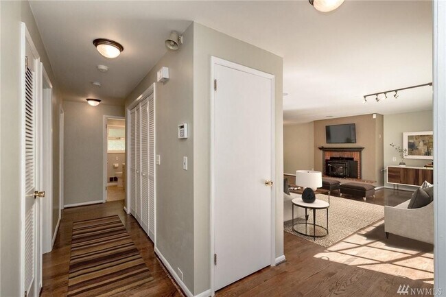 Photo - 3BR Bellevue Single-Family Home — Near Mic...