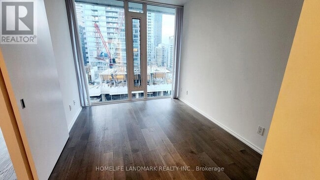 Building Photo - 5 Soudan Ave