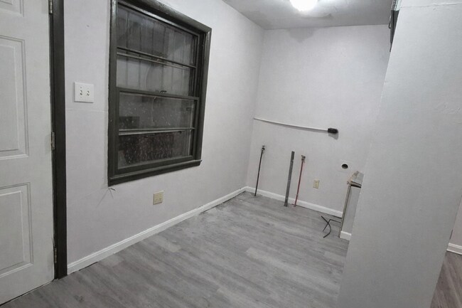 Building Photo - Cozy 2 bedroom 1 bath home