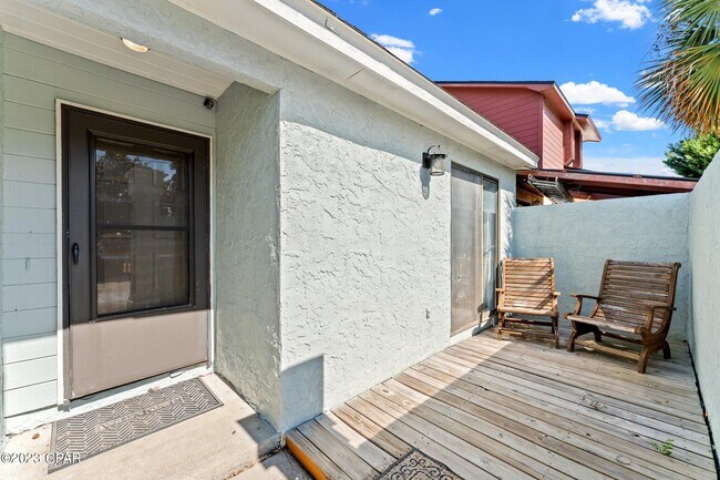 Building Photo - 8516 N Lagoon Dr