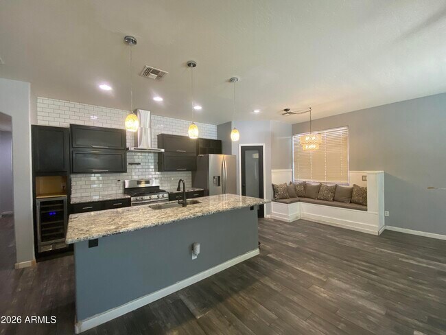Building Photo - 7721 S 68th Dr