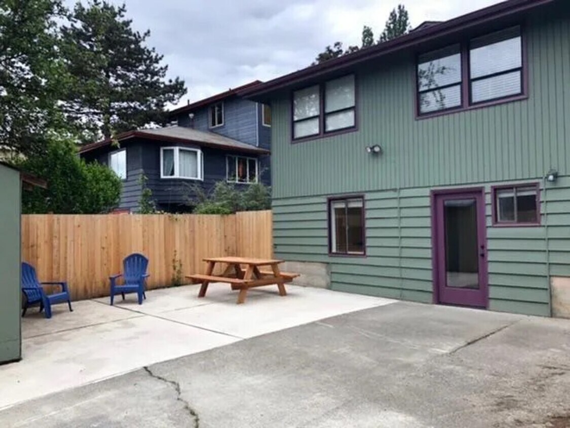Primary Photo - 616 27th Ave E