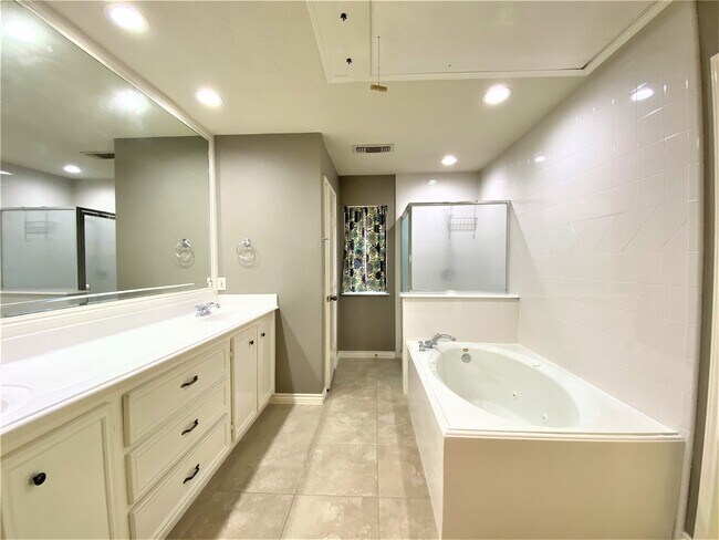 Building Photo - 12303 Longfellow Dr