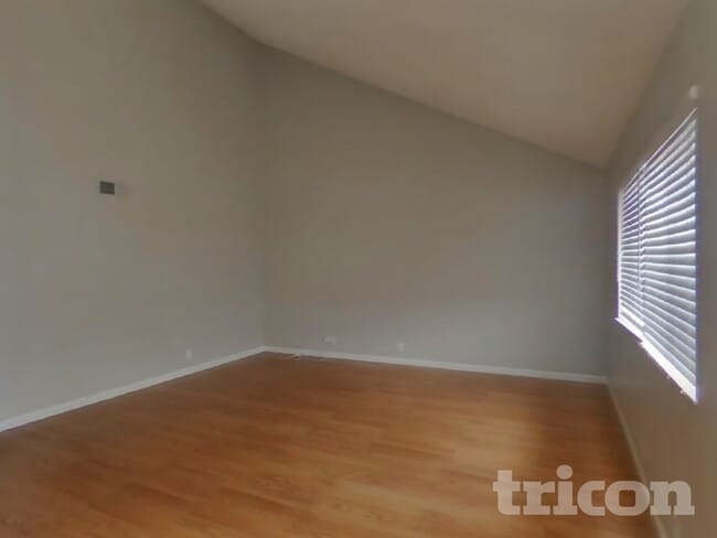 Foto del edificio - 110 Inverness Dr