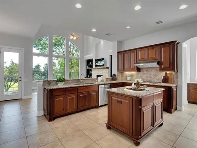 Foto del edificio - 1921 University Club Dr