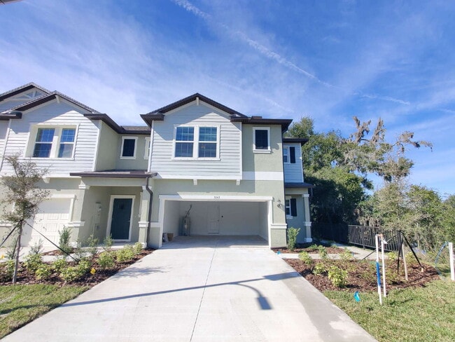 Foto del edificio - Spacious End-Unit Townhouse in FishHawk Ranch | Top-Rated Schools