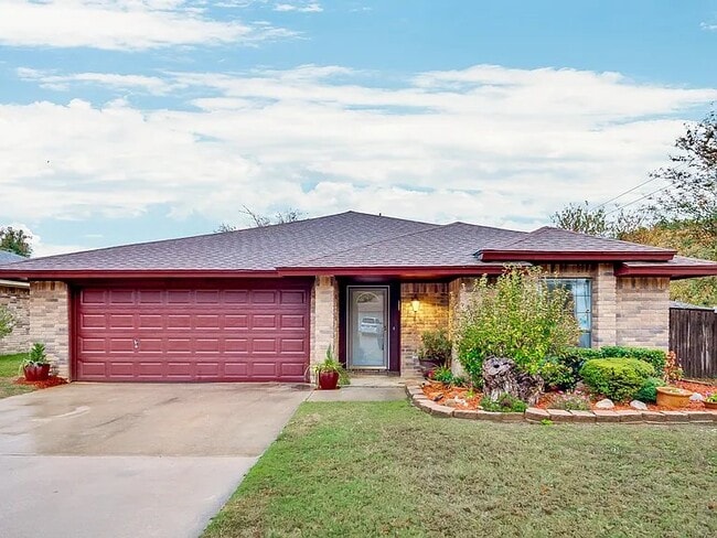 Building Photo - 515 Anice Ln