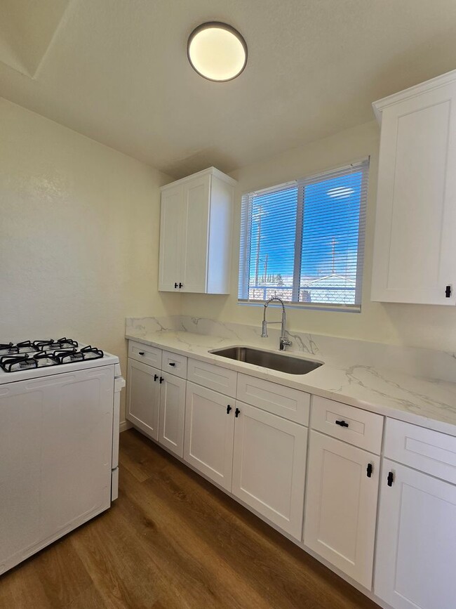 Foto del edificio - MOJAVE, CA , Charming 1-Bedroom, 1-Bathroo...